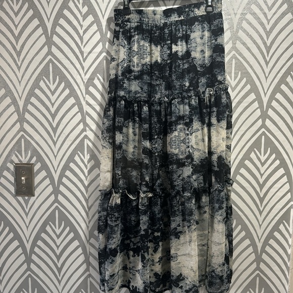 NWOT tregene tiered skirt - Picture 8 of 8